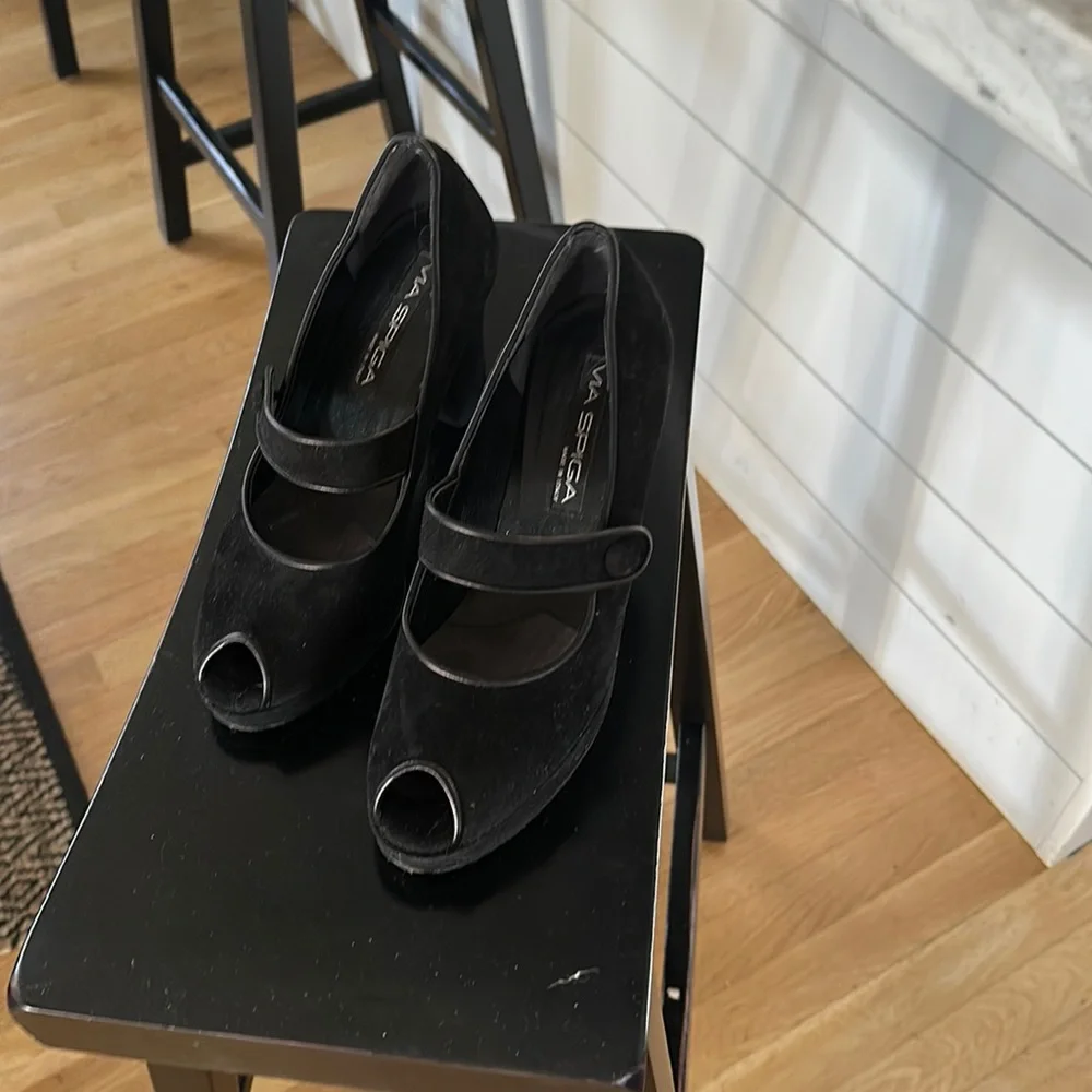 Black suede peep toe Via Spiga platforms size 9 lightly worn. - Picture 1 of 6